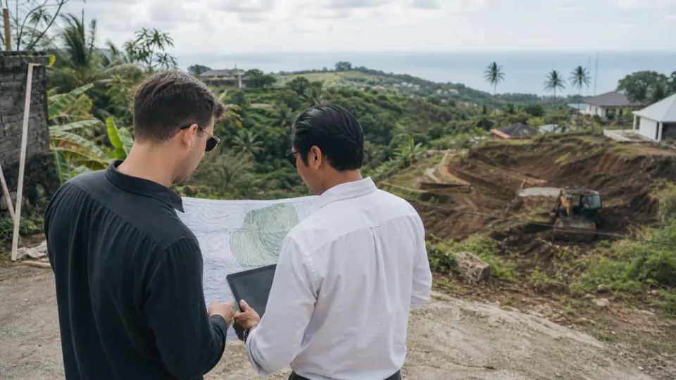 Pembacaan kondisi tapak untuk pemilihan lokasi proyek.